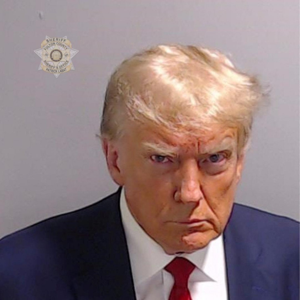 B&yacute;val&yacute; americk&yacute; prezident Donald Trump na policajnej fotografii, ktor&uacute; zverejnil &uacute;rad &scaron;erifa okresu Fulton. FOTO: Reuters/Fulton County Sheriff&lsquo;s Office