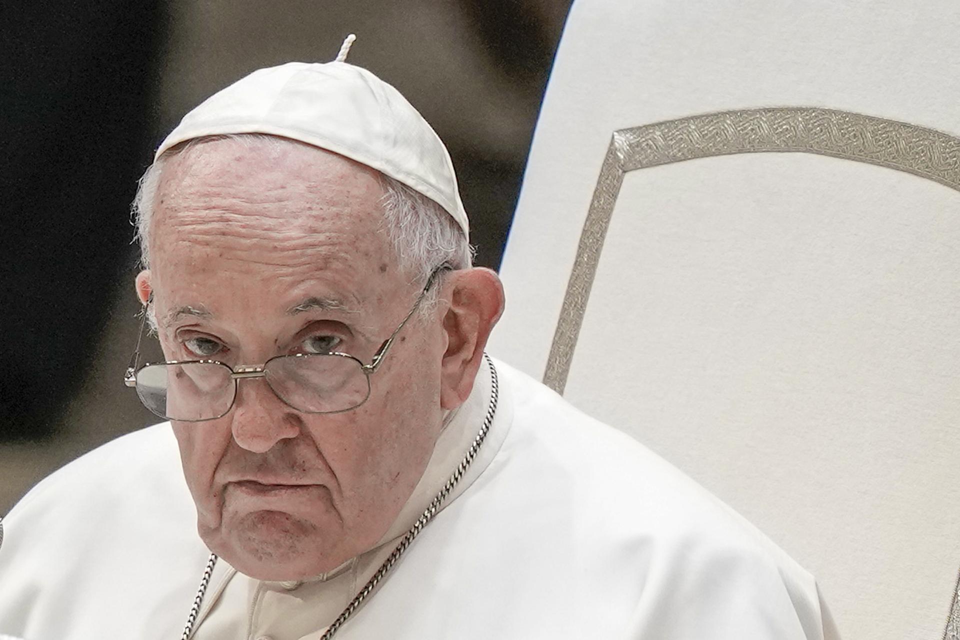 Pápež František označil šírenie dezinformácií za jeden z hriechov žurnalistiky