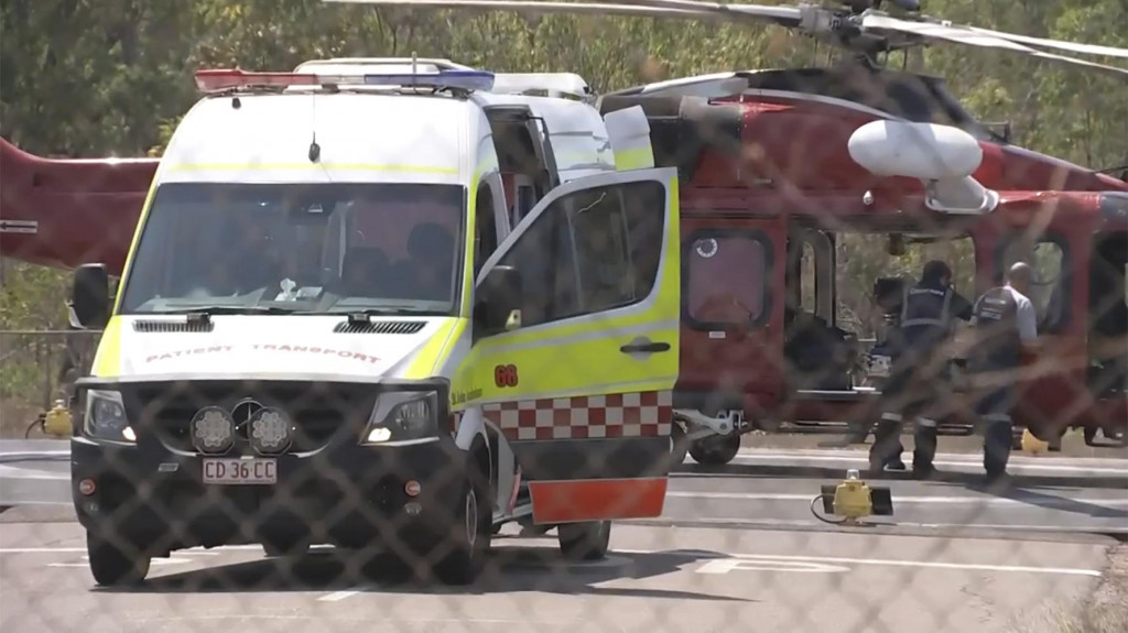 Záchranné zložky zasahujú po havárii lietadla Spojených štátov, ku ktorému došlo počas vojenského cvičenia v austrálskom Severnom teritóriu. FOTO: TASR/AP