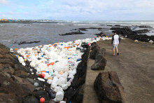 Plastový odpad v mori