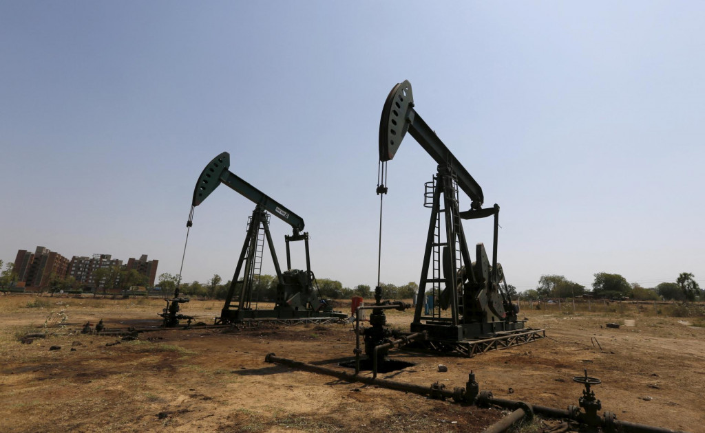 Dopyt po rope negatívne ovplyvňovali správy o spomaľovaní čínskej ekonomiky. FOTO: Reuters
