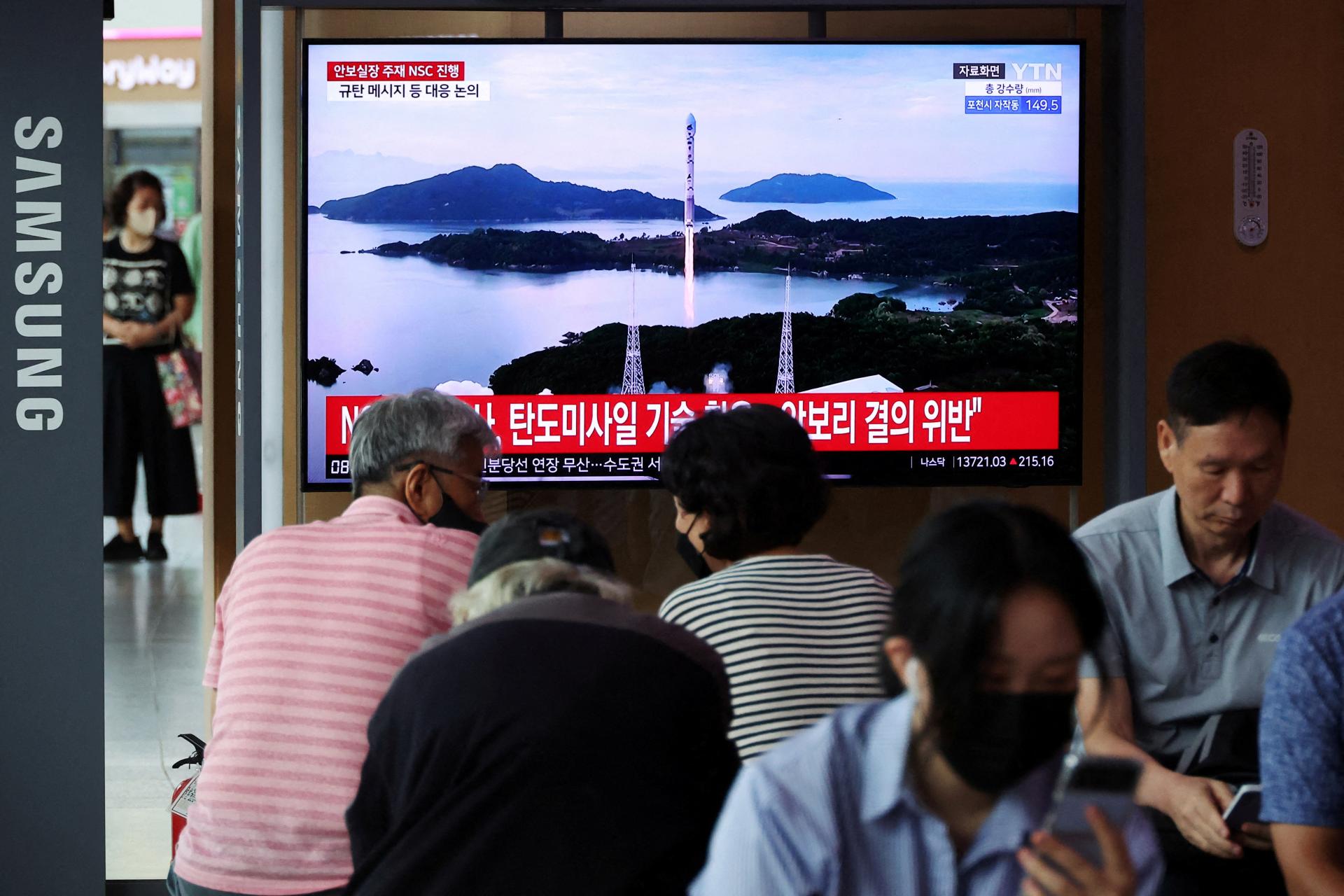 Severná Kórea odpálila dve balistické strely. Južná Kórea je v pohotovosti