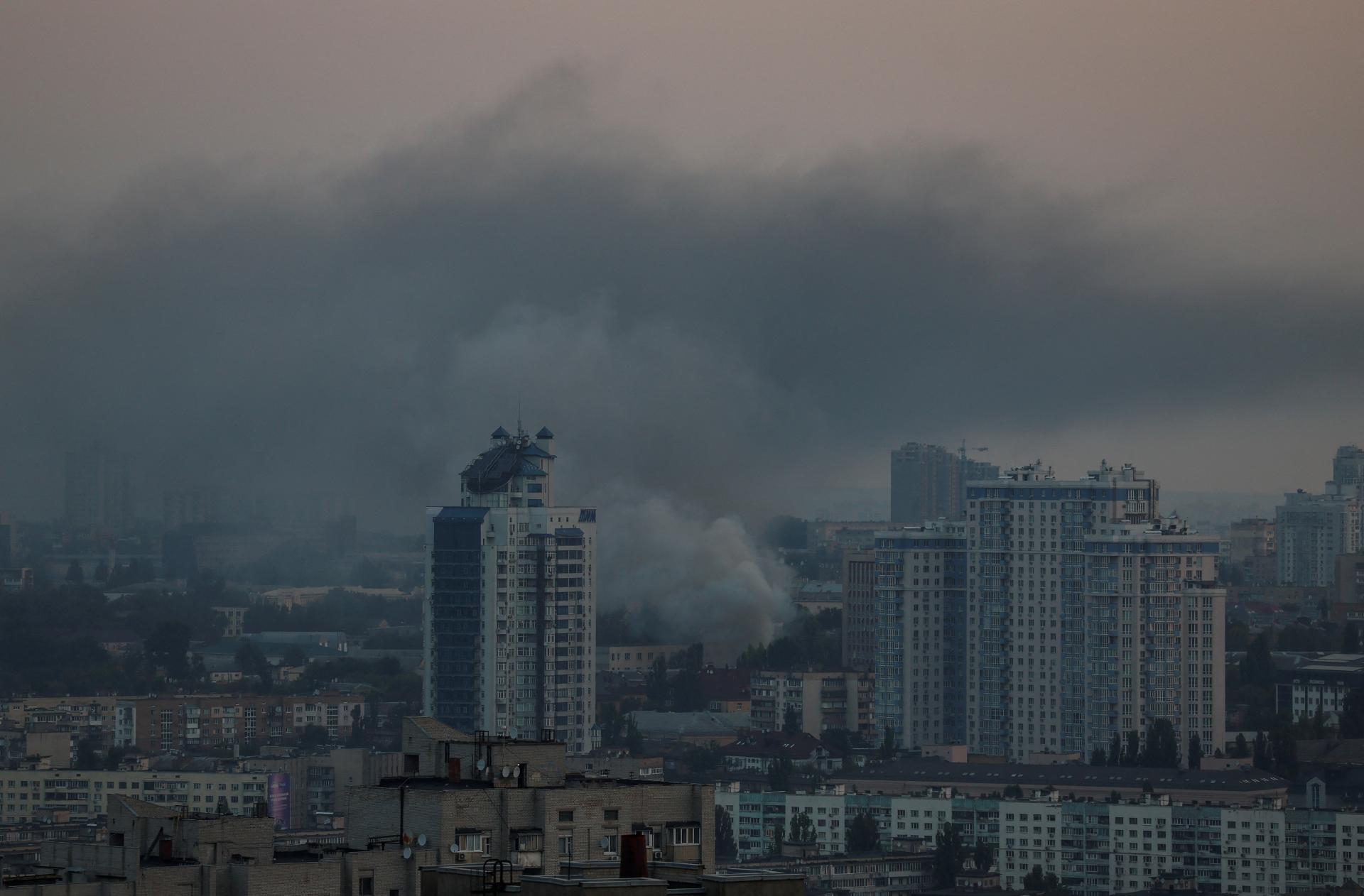 16 dronov, 28 rakiet. Kyjev čelil najsilnejšiemu útoku ruských síl od jari