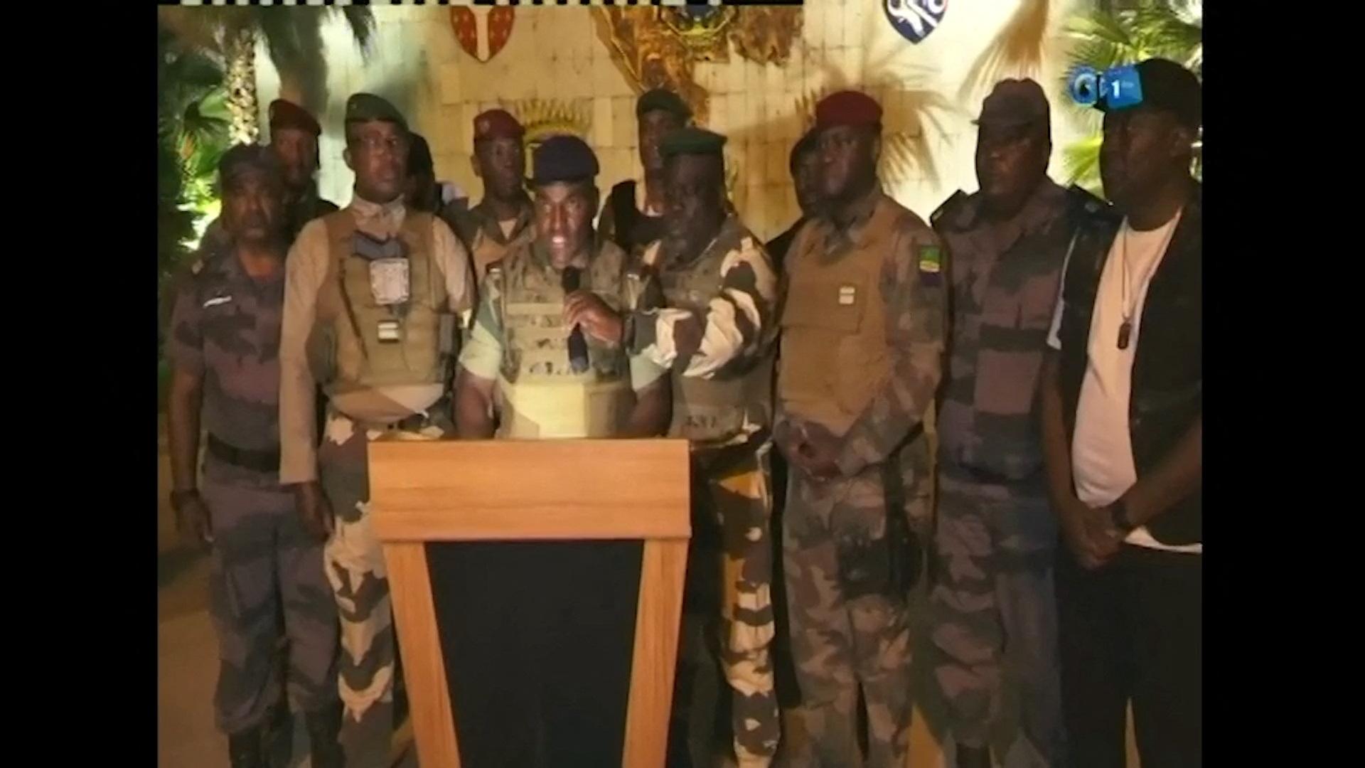 Ozbrojené zložky v africkom Gabone ohlásili prevzatie moci, anulovanie volieb a zatvorenie hraníc