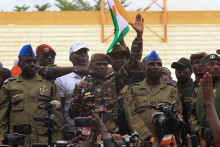 Zhromaždenie na podporu vojenskej junty v Nigeri. FOTO: Reuters
