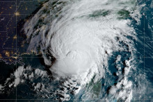 Hurikán Idalia na zloženej snímke z meteorologickej družice National Oceanic and Atmospheric Administration. FOTO: Reuters
