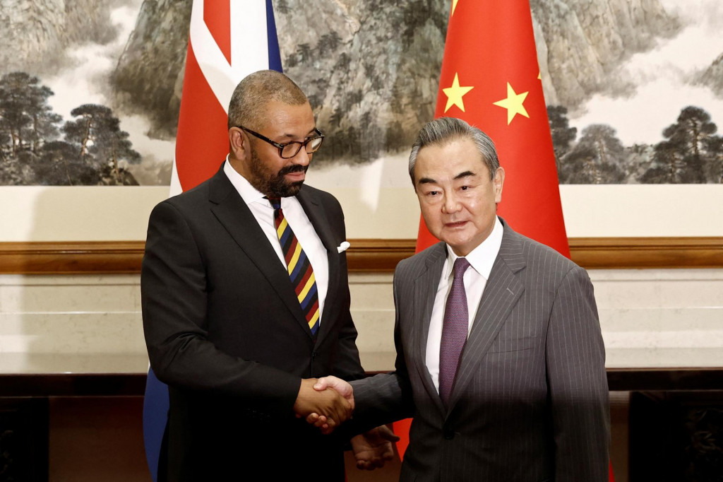 James Cleverly a Wang I. FOTO: REUTERS