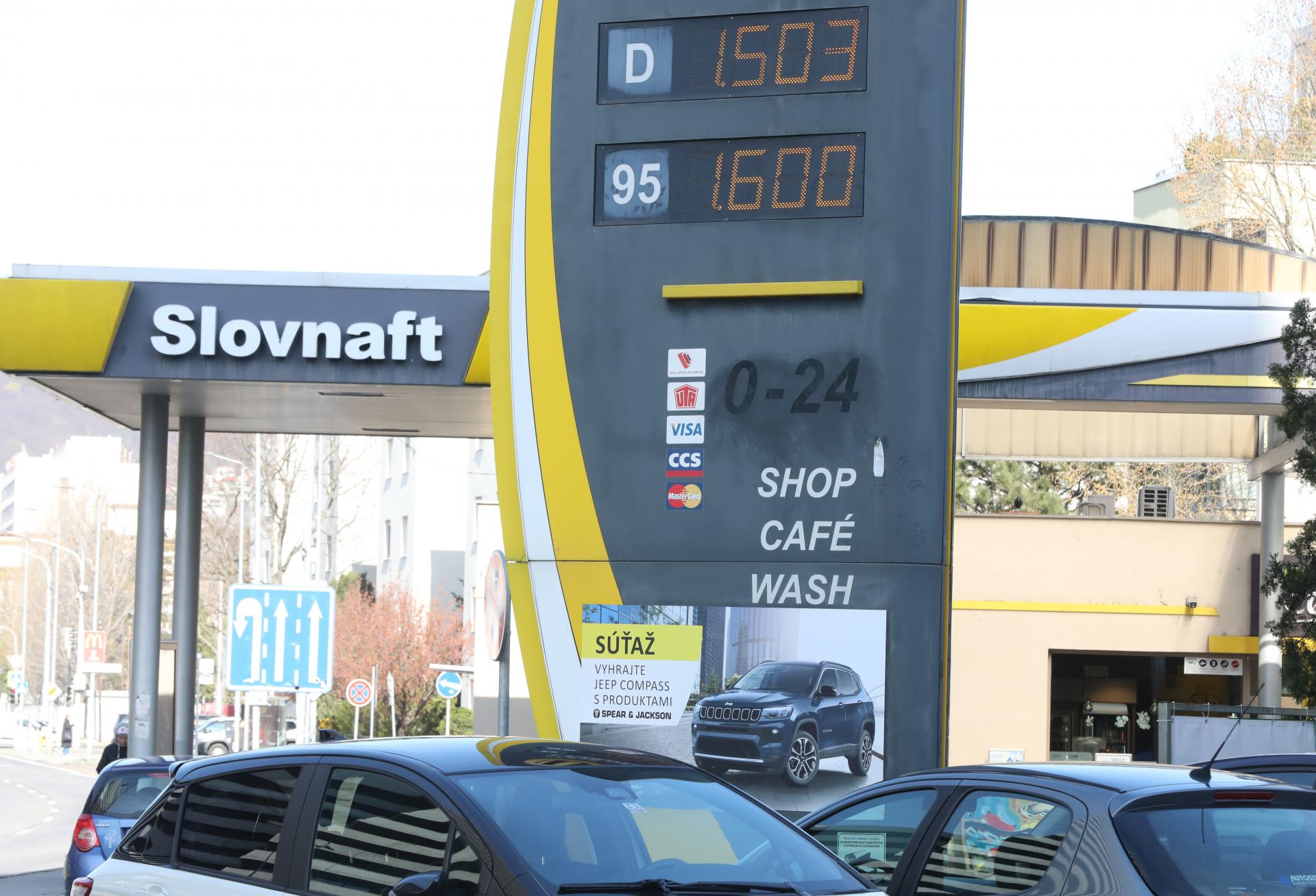 Ceny benzínu aj nafty na Slovensku opäť rástli, boli najvyššie od vlaňajška