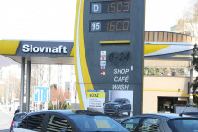 Cena litra Naturalu 95 na čerpacích staniciach na Slovensku v minulom týždni stúpla o 0,88 percenta na priemerných 1,716 eura. FOTO: HN/Peter Mayer
