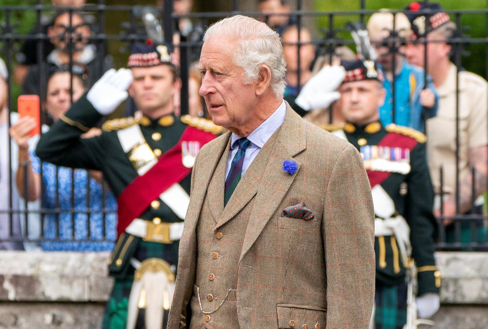 Britský kráľ Karol III sa počas víkendu na zámku Balmoral prijme premiéra Sunaka s rodinou
