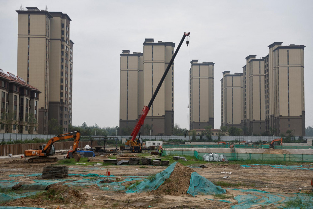 Stavenisko obytných budov čínskeho developera Country Garden v čínskom meste Tianjin. FOTO: REUTERS