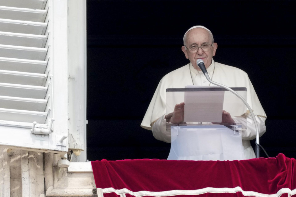 Pápež František sa prihovára veriacim. FOTO: TASR/AP