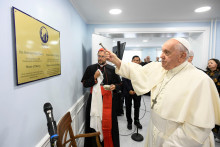 Pápež František sa zúčastňuje stretnutí s charitatívnymi pracovníkmi a inauguráciami Domu milosrdenstva v Ulanbátare, Mongolsko. FOTO: Reuters