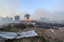 Škody na mieste, ktoré bolo zasiahnuté počas útokov ruských dronov v Odeskej oblasti. FOTO: Reuters