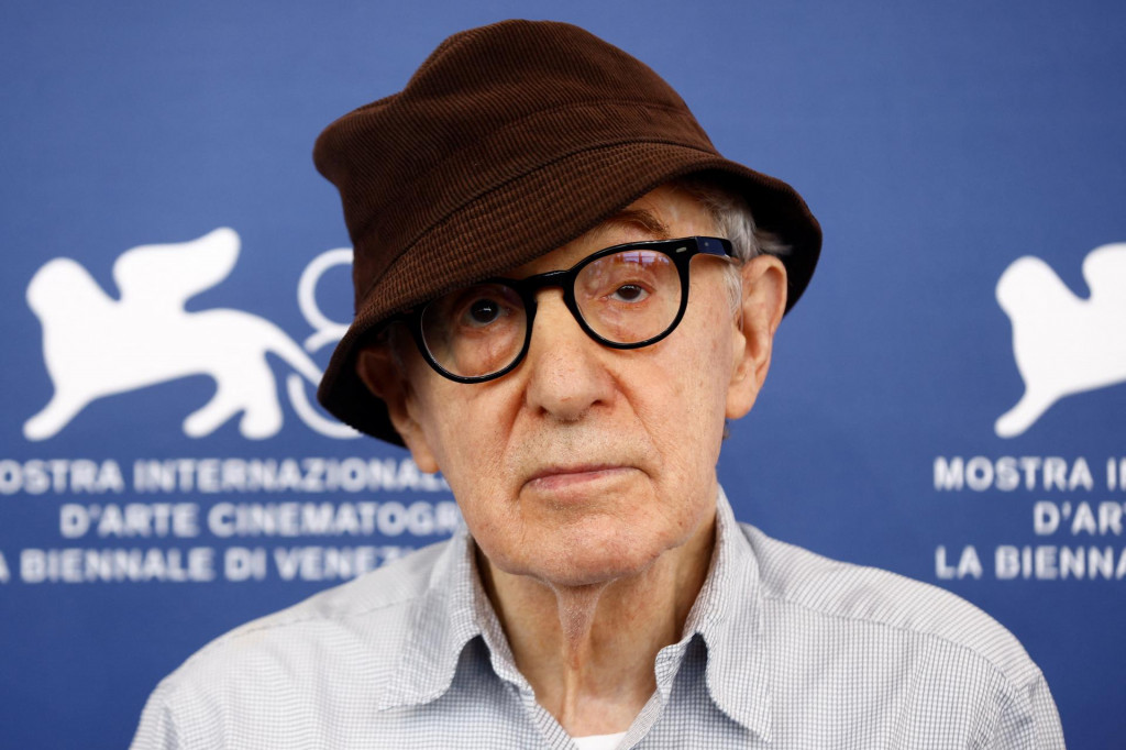Woody Allen na aktuálnom 80. ročníku filmového festivalu v Benátkach, kde prezentoval svoj nový film Zásah šťastím. FOTO: Reuters