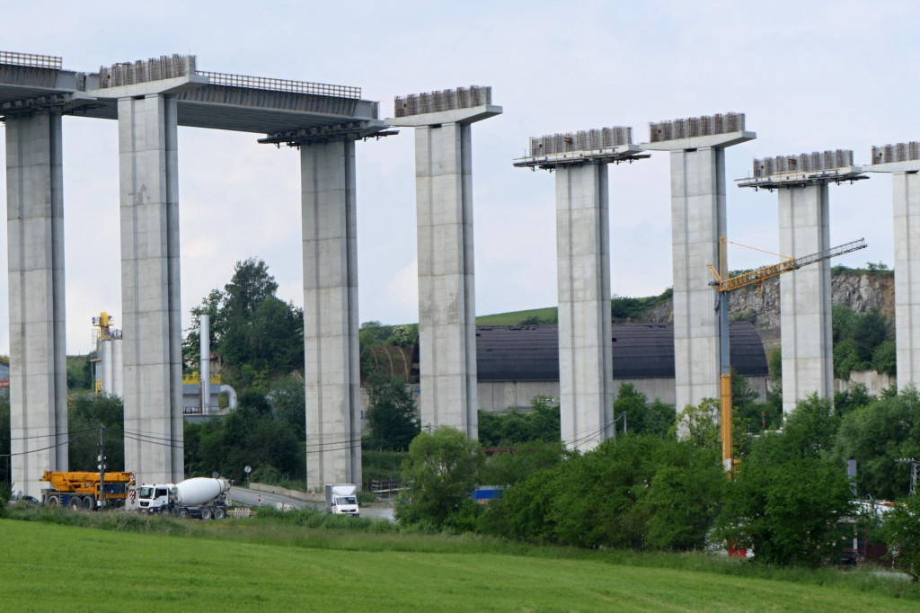 Na snímke úsek D1 Lietavská Lúčka – Dubná Skala vrátane Tunela Višňové. FOTO: TASR/E. Ďurčová