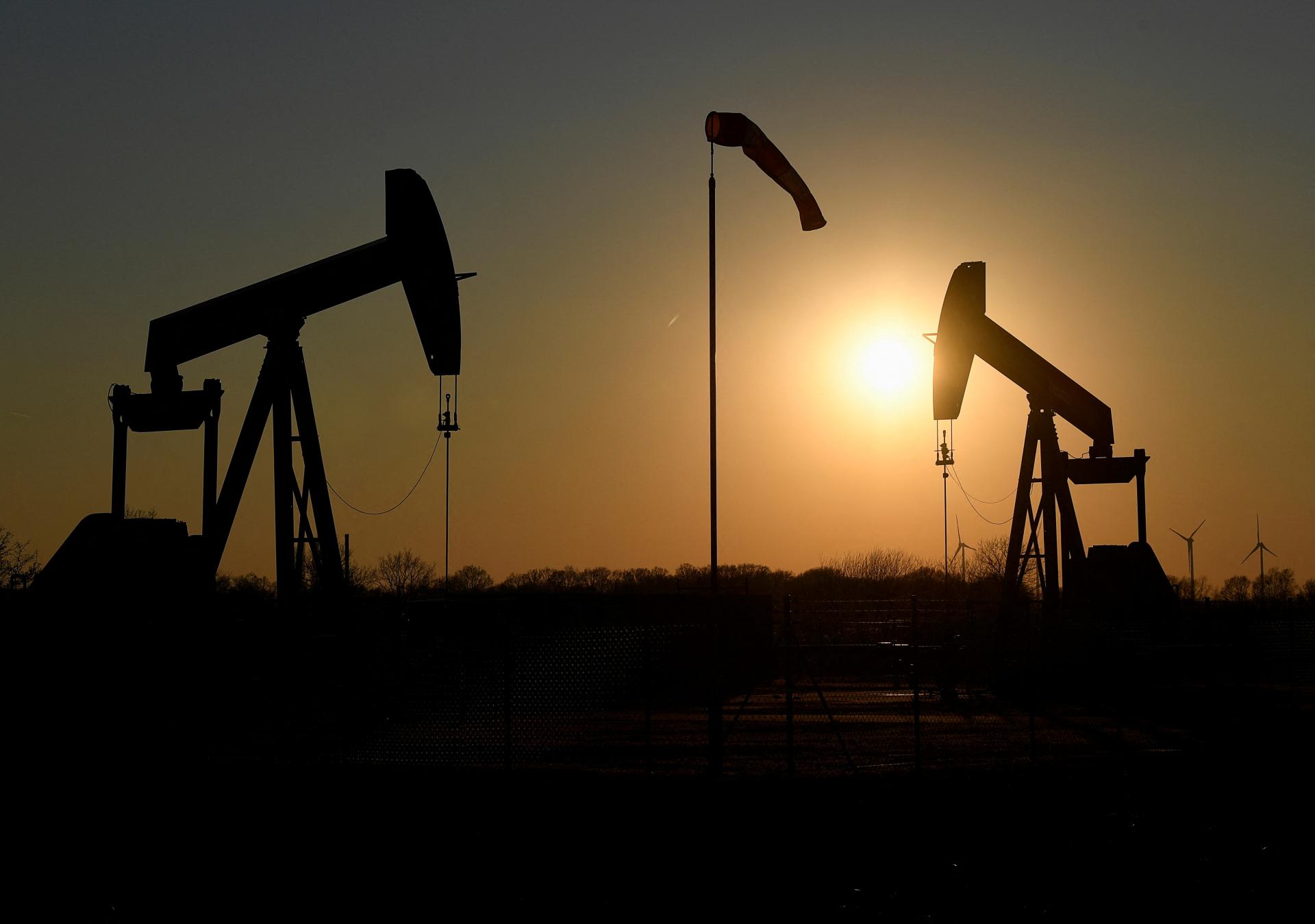 Ceny ropy dosiahli desaťmesačné maximum, Brent prekonal 91 dolárov za barel