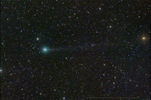 Kométa Nishimura na snímke z augusta v Kalifornii.