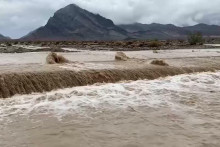 Záplavy v americkom národnom parku Údolie smrti. FOTO: Reuters