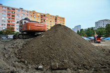 Výstavba pilotného nájomného bytového domu na Muchovom námestí v bratislavskej Petržalke. FOTO: TASR/Pavol Zachar