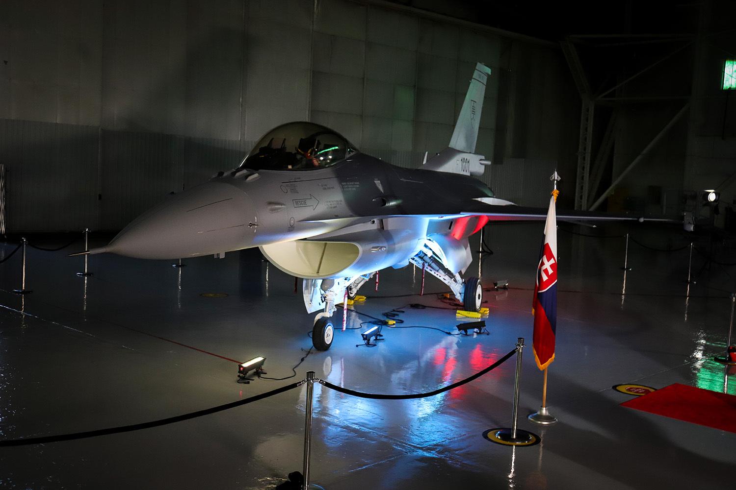 V USA vyrobili prvú stíhačku F-16 pre Slovensko (fotogaléria)