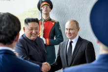 Ruský prezident Vladimir Putin a severokórejský líder Kim Čong-un vo Vladivostoku v roku 2019. FOTO TASR/AP