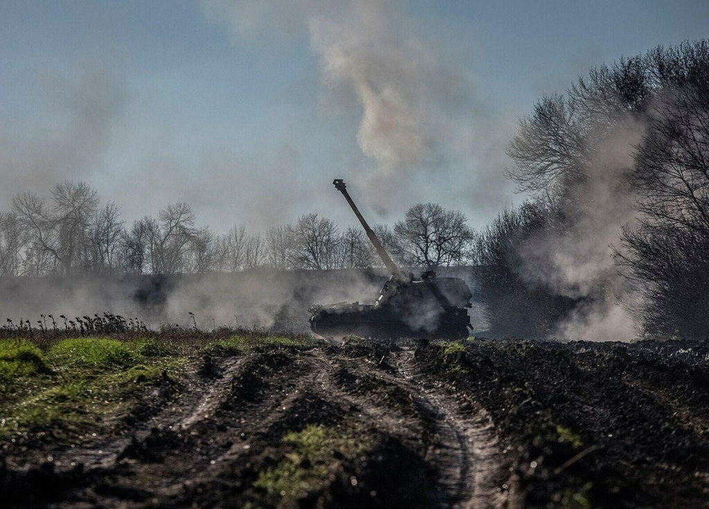 Poľská húfnica Krab v službách ukrajinského delostrelectva v Doneckej oblasti. FOTO: Reuters