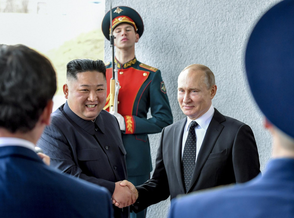 Ruský prezident Vladimir Putin a severokórejský líder Kim Čong-un vo Vladivostoku v roku 2019. FOTO TASR/AP
