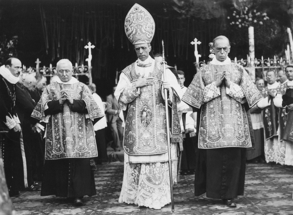 Na nedatovanej snímke pápež Pius XII. Katolícka cirkev v Ríme ukrývala počas druhej svetovej vojny pred nacistami približne 3200 Židov. FOTO: TASR/AP