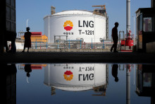 Zásobník na skvapalnený zemný plyn na prijímacom termináli PetroChina v prístave Rudong v čínskom meste Nantong. FOTO: Reuters