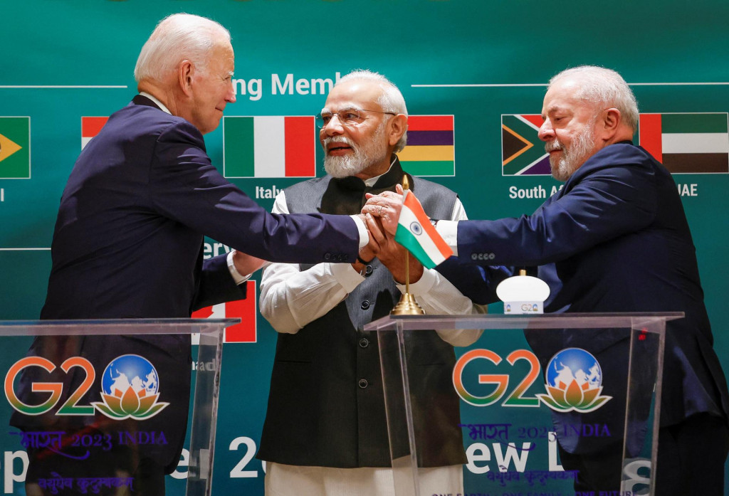 Americký prezident Joe Biden, indický premiér Naréndra Módí​ a brazílsky prezident Luiz Inacio Lula da Silva na summite G20 v Naí Dillí. FOTO: Reuters
