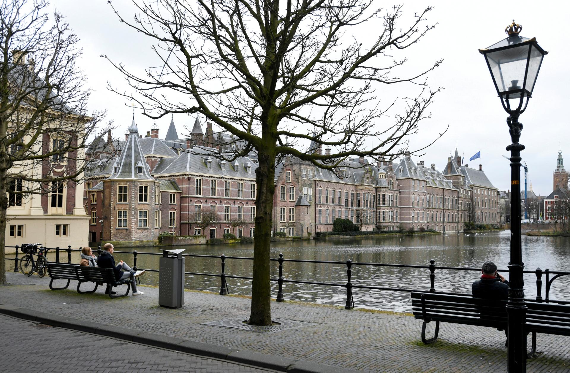 Klimatickí aktivisti dva dni po sebe zablokovali diaľnicu v centre Haagu