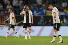 Nemeckí futbalisti síce mali proti Japoncom v sobotňajšom dueli územnú prevahu, ale veľa si toho v ofenzíve nevytvorili. FOTO: Reuters