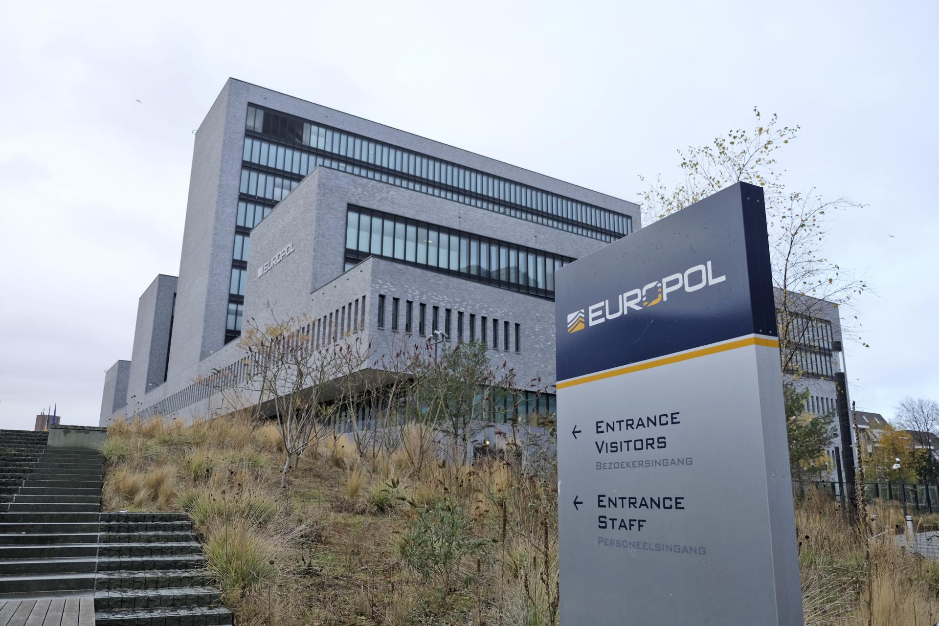 Európska únia a Europol chcú sprísniť pravidlá proti praniu špinavých peňazí, kriminálnikov je ťažké chytiť