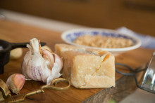 Parmezán patrí k najobľúbenejším syrom.