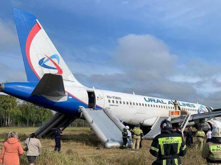 Dráma nad Sibírou: Ruský Airbus so 167 pasažiermi musel pristáť na poli, hydraulika prestávala fungovať