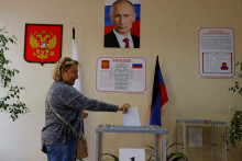 Regionálne voľby v Donecku na Ukrajine kontrolovanej Ruskom. FOTO: Reuters