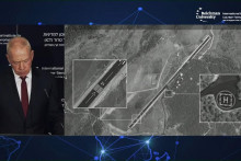Izraelský minister obrany Joav Galant a satelitné snímky letiska pri hraniciach. FOTO: Reichman University