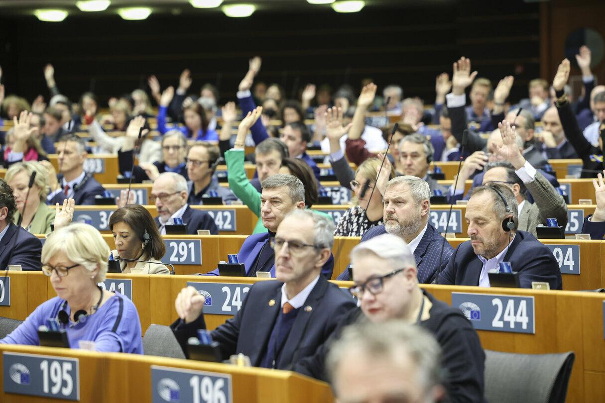 Europarlament reaguje na obvinenia poslancov. Chce upraviť pravidlá a odhaliť konanie zákonodarcov
