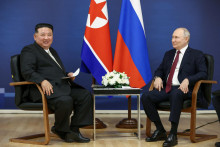 Ruský prezident Vladimir Putin a severokórejský vodca Kim Čong-un sa zúčastňujú stretnutia na kozmodróme Vostočnyj v regióne Amur na ďalekom východe v Rusku. FOTO: Reuters