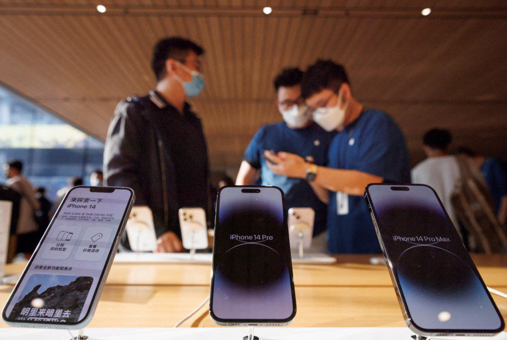 Predajňa Apple v Pekingu. FOTO: Reutes