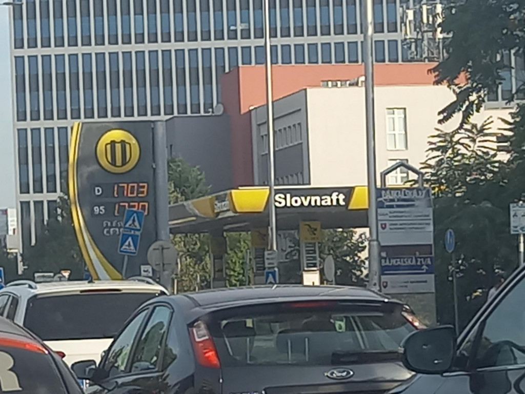 Dnešné ceny palív na pumpe na Bajkalskej ulici v Bratislave.

FOTO: HN