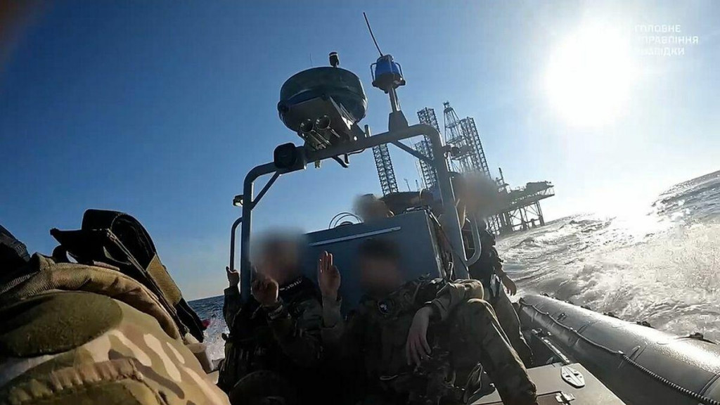 Ukrajinci s Rusmi zviedli bitku o ropn&eacute; plo&scaron;iny v Čiernom mori. FOTO: Telegram/@rozvedka Ukrajinsk&eacute;ho Ministerstva Obrany