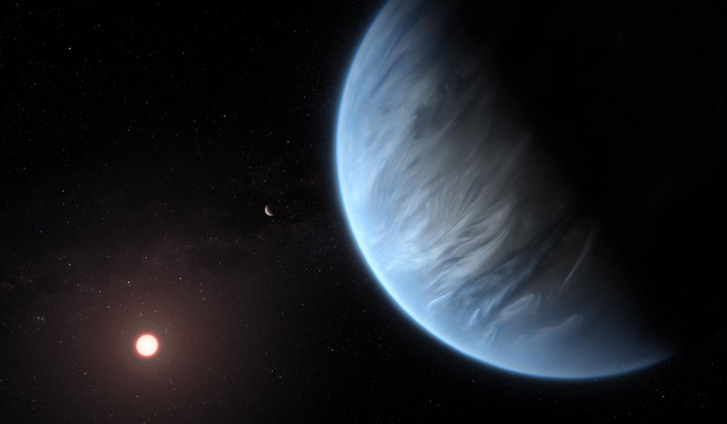 Ilustrácia planéty K2-18b, jej hostiteľskej hviezdy a sprievodnej planéty v tejto sústave.