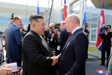 Severokórejský vodca Kim Čong-un sa stretáva s ruským prezidentom Vladimirom Putinom. FOTO: Reuters