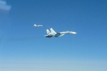 Ruské stíhačky Su-27 zachytené britskými stíhačmi nad Baltikom. FOTO: RAF