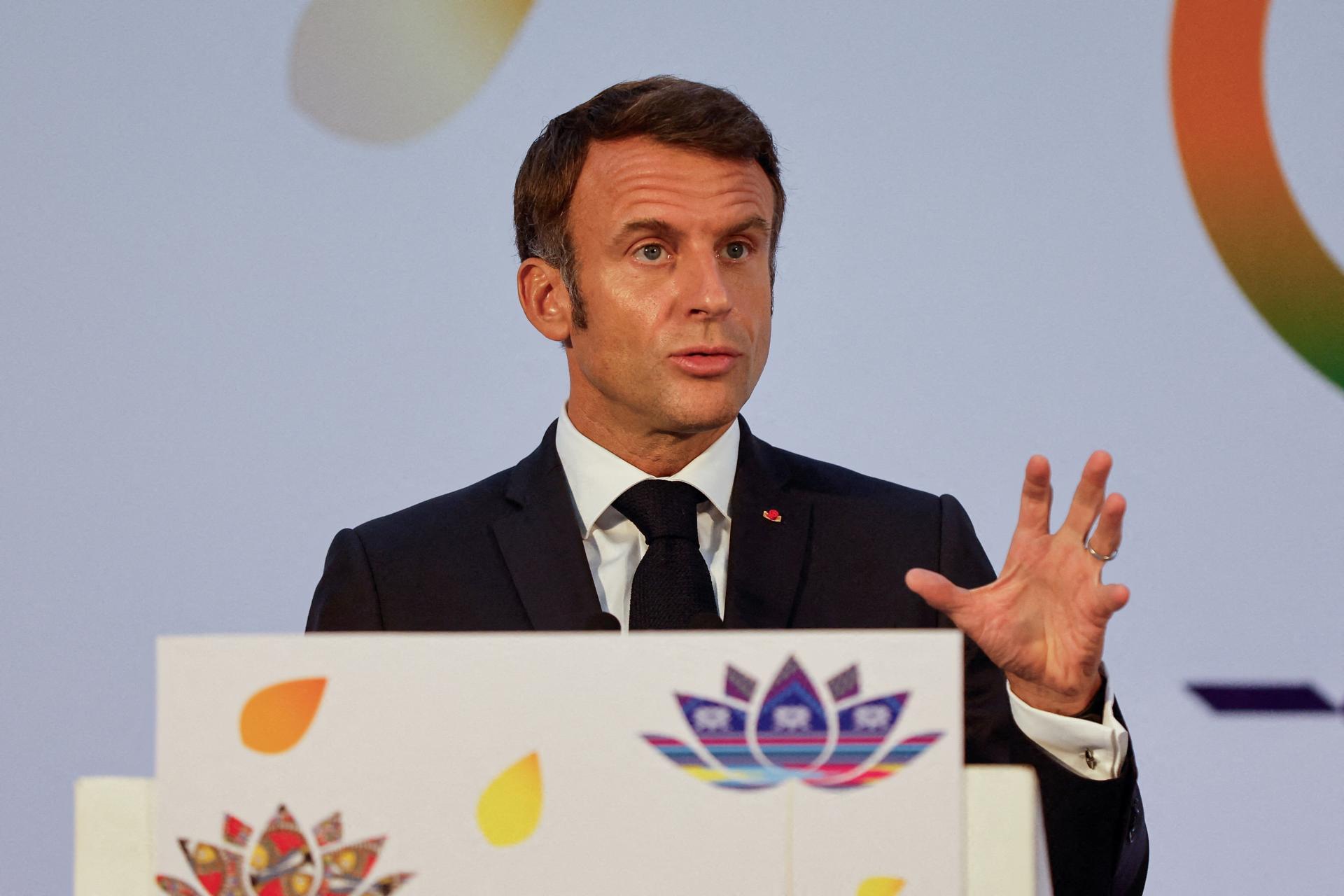 Francúzsky veľvyslanec v Nigeri je na ambasáde držaný ako rukojemník, povedal Macron