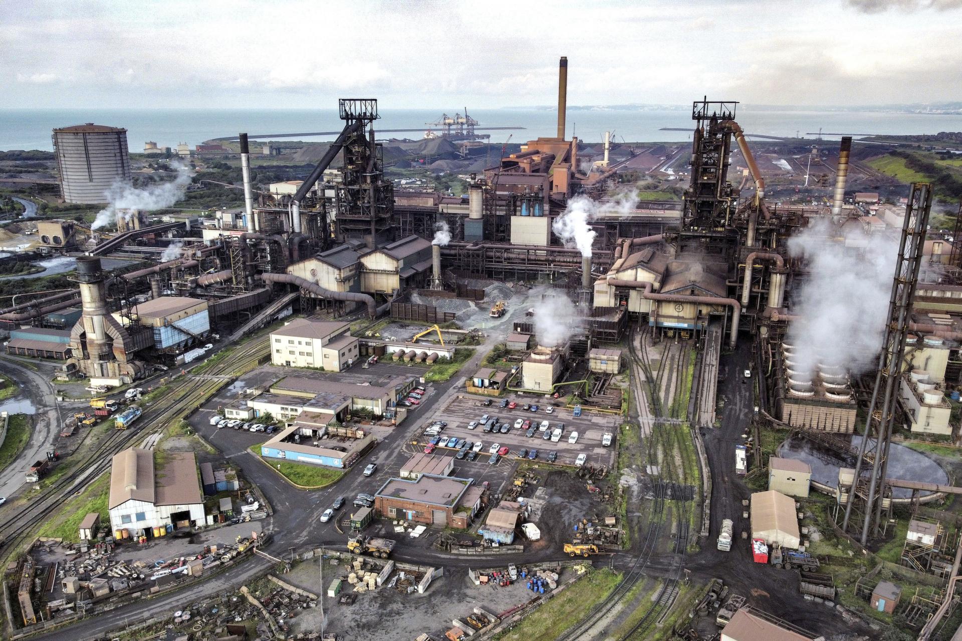 Dotácie na zelenšiu výrobu v britskej Tata Steel môžu ohroziť 3000 miest, hrozí zatvorenie závodu