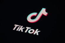 Logo mobilnej aplikácie TikTok. FOTO: TASR/AP
