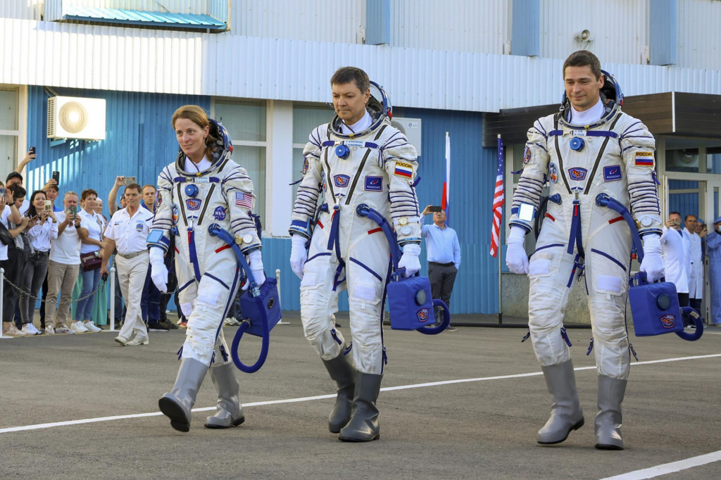 Astronautka americkej NASA Loral O‘Harová a kozmonauti ruskej agentúry Roskosmos Oleg Kononenko a Nikolaj Čub. FOTO: TASR/AP
